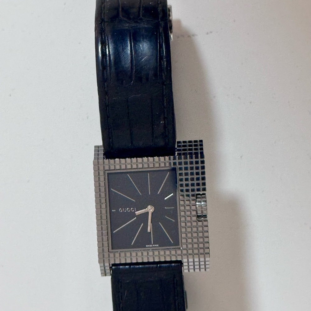 Gucci Black and Silver Men's Watch - Picture 2 of 3
